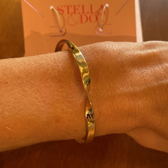 NWT Stella & Dot Delicate Twist Cuff - Picture 2 of 3